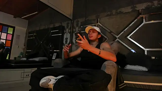 Snapshot of JayTaylorr chatting on 04/23/26, 12:29 JayTaylorr online show from 04/23/26, 12:29
