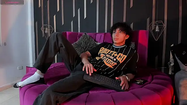 Snapshot of JayTaylorr chatting on 05/02/26, 11:37 JayTaylorr online show from 05/02/26, 11:37