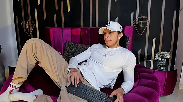 Snapshot of JayTaylorr chatting on 05/07/26, 11:37 JayTaylorr online show from 05/07/26, 11:37