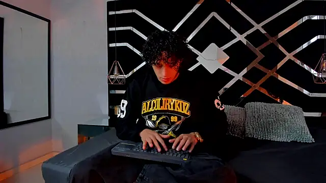 Snapshot of JayTaylorr chatting on 05/15/26, 11:28 JayTaylorr online show from 05/15/26, 11:28
