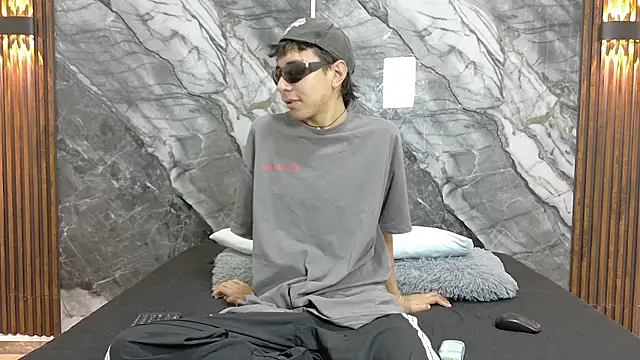 NoahWalker   online show from 07/17/26, 11:17