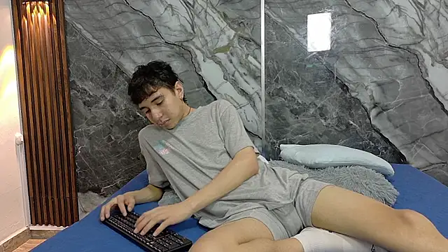 NoahWalker   online show from 07/28/26, 11:17