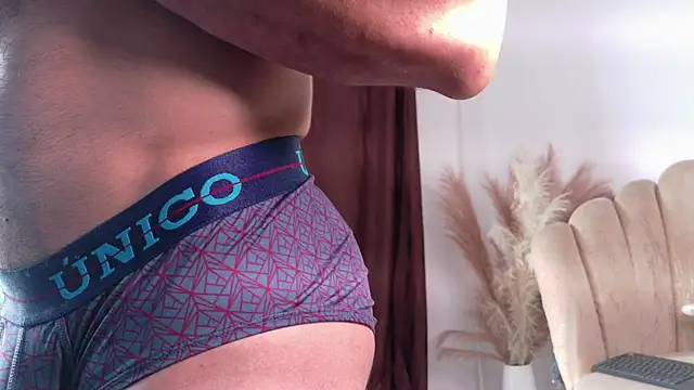 Snapshot of Aroon_connor1 chatting on 05/04/26, 09:44 Aroon connor1 online show from 05/04/26, 09:44