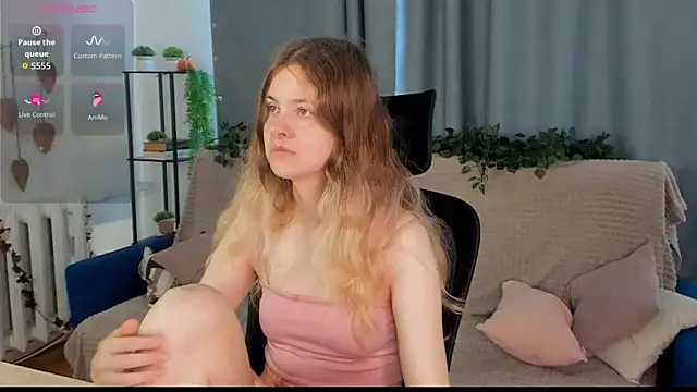 Glitch Doll online show from 07/03/26, 06:31
