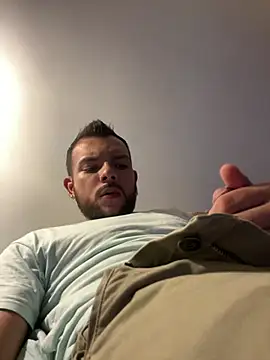 Snapshot of Simon_Brown chatting on 05/17/26, 03:48 Simon Brown online show from 05/17/26, 03:48