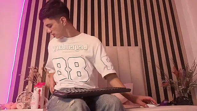 LeoTease online show from 06/14/26, 04:31