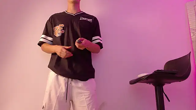 LeoTease online show from 06/21/26, 04:31
