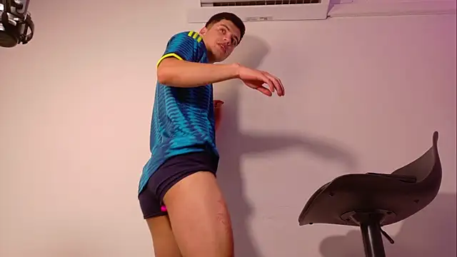 LeoTease online show from 06/24/26, 07:13