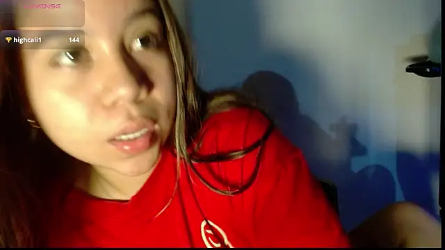 Snapshot of M1la_18 chatting on 05/13/26, 04:43 M1la 18 online show from 05/13/26, 04:43