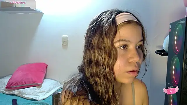 Snapshot of M1la_18 chatting on 05/16/26, 03:36 M1la 18 online show from 05/16/26, 03:36