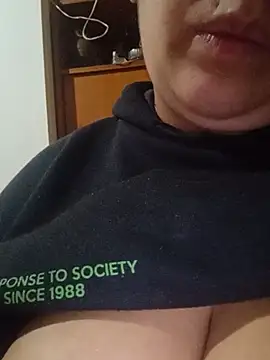 Snapshot of melones3 chatting on 05/20/26, 05:13 melones3 online show from 05/20/26, 05:13