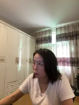 Snapshot of lisha521 chatting on 06/04/26, 01:22 lisha521 online show from 06/04/26, 01:22