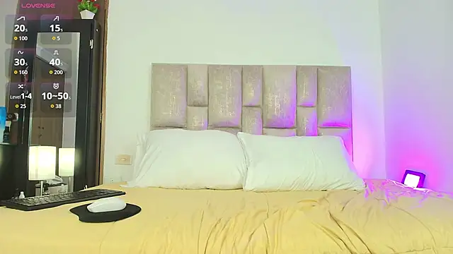 Snapshot of hott_mature chatting on 05/23/26, 11:47 hott mature online show from 05/23/26, 11:47