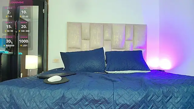 Snapshot of hott_mature chatting on 05/26/26, 12:01 hott mature online show from 05/26/26, 12:01