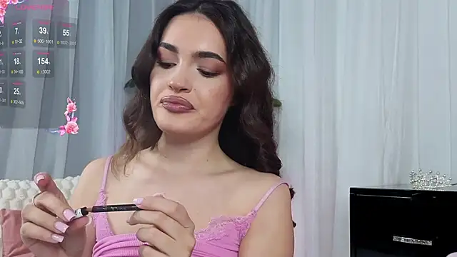 SweetAuraa online show from 06/17/26, 01:34
