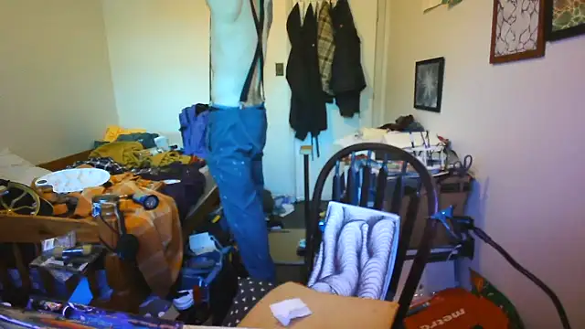Snapshot of JohnnyMoves chatting on 06/11/26, 11:36 JohnnyMoves online show from 06/11/26, 11:36