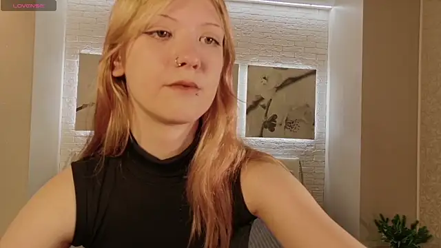 Snapshot of Lina_Wi chatting on 04/16/26, 08:09 Lina Wi online show from 04/16/26, 08:09