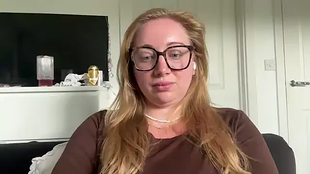 arielsweetieee online show from 06/08/26, 03:56