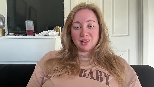 arielsweetieee online show from 06/09/26, 07:53
