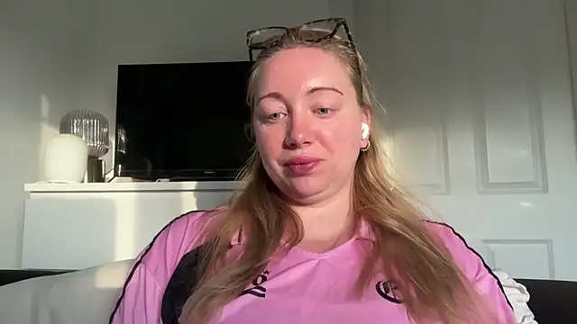 arielsweetieee online show from 06/15/26, 04:58