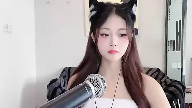 Snapshot of KiKi-011 chatting on 05/26/26, 07:15 KiKi-011 online show from 05/26/26, 07:15