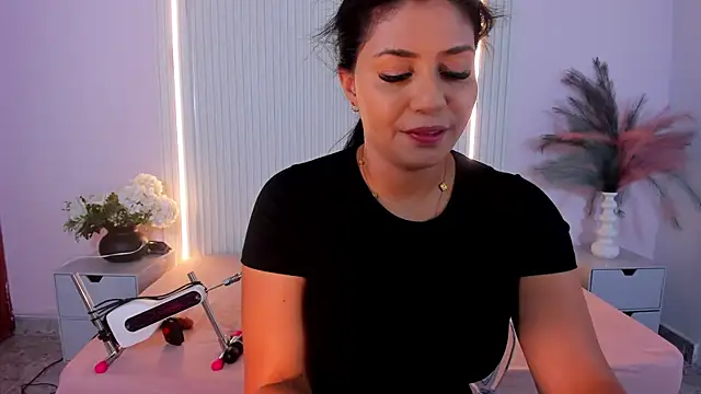 LucyWild8 online show from 06/18/26, 06:34
