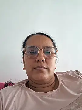 Snapshot of Samanta-42 chatting on 04/16/26, 02:40 Samanta-42 online show from 04/16/26, 02:40