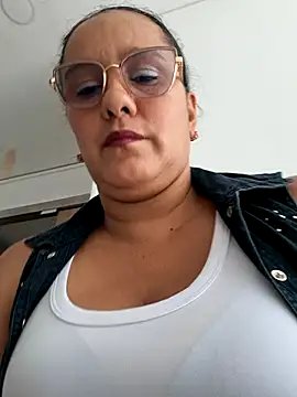 Snapshot of Samanta-42 chatting on 05/04/26, 01:40 Samanta-42 online show from 05/04/26, 01:40