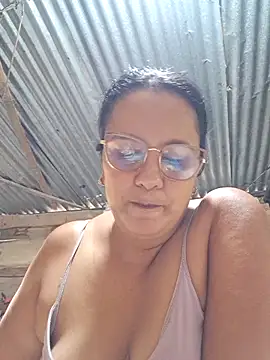 Snapshot of Samanta-42 chatting on 05/16/26, 12:37 Samanta-42 online show from 05/16/26, 12:37