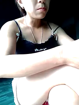 Snapshot of Zara-Lina chatting on 05/19/26, 01:56 Zara-Lina online show from 05/19/26, 01:56