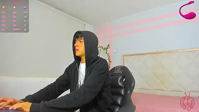 Snapshot of Damian_tay chatting on 07/18/26, 11:47 Damian tay online show from 07/18/26, 11:47