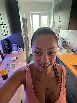 SweetPetiteNoir online show from 06/30/26, 04:57