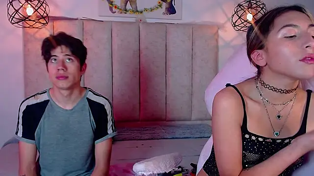 Snapshot of mrandmrsvixencs chatting on 06/05/26, 07:52 mrandmrsvixencs online show from 06/05/26, 07:52