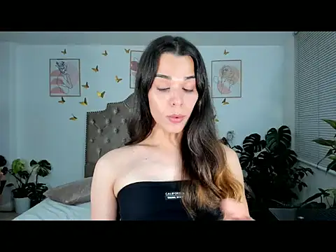 Snapshot of bella_grego chatting on 04/17/26, 11:19 bella grego online show from 04/17/26, 11:19
