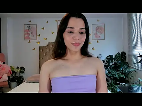 Snapshot of bella_grego chatting on 04/18/26, 06:12 bella grego online show from 04/18/26, 06:12