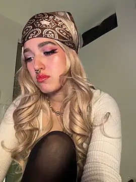 Snapshot of gema_stone chatting on 06/11/26, 01:38 gema stone online show from 06/11/26, 01:38
