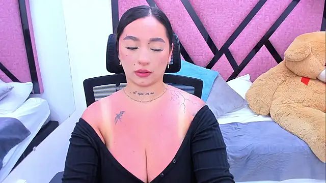 MiaaCastroo online show from 05/19/26, 02:40