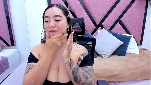 Snapshot of MiaaCastroo chatting on 07/31/26, 05:12 MiaaCastroo online show from 07/31/26, 05:12