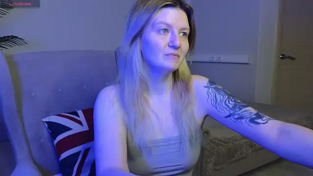 Snapshot of TonyaMeow chatting on 06/15/26, 01:19 TonyaMeow online show from 06/15/26, 01:19