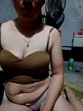 Snapshot of Tieuthu2 chatting on 06/08/26, 04:18 Tieuthu2 online show from 06/08/26, 04:18