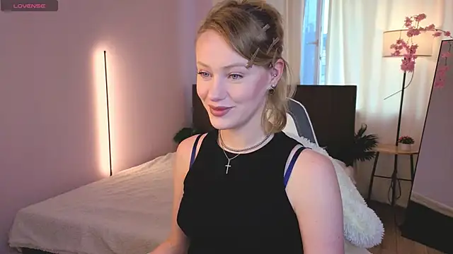 EvaHamilton online show from 07/27/26, 11:45
