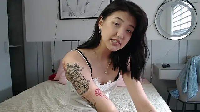 Snapshot of Maiaxoxo chatting on 04/24/26, 12:24 Maiaxoxo online show from 04/24/26, 12:24