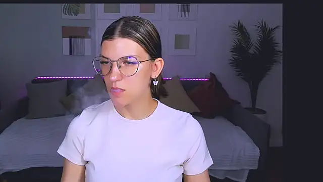 Snapshot of AnnaThorne chatting on 06/11/26, 04:21 AnnaThorne online show from 06/11/26, 04:21