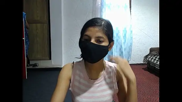 Snapshot of Rasha_ chatting on 05/29/26, 04:43 Rasha online show from 05/29/26, 04:43