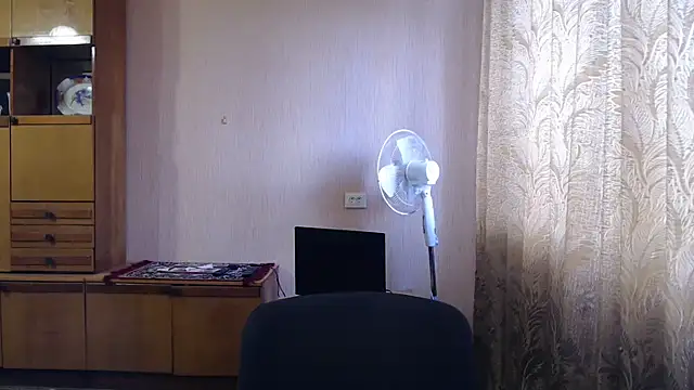 Snapshot of AlinaxJames chatting on 05/02/26, 06:51 AlinaxJames online show from 05/02/26, 06:51