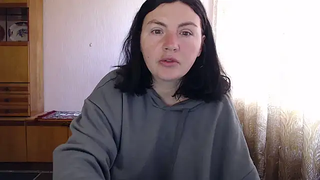 Snapshot of AlinaxJames chatting on 05/04/26, 08:32 AlinaxJames online show from 05/04/26, 08:32