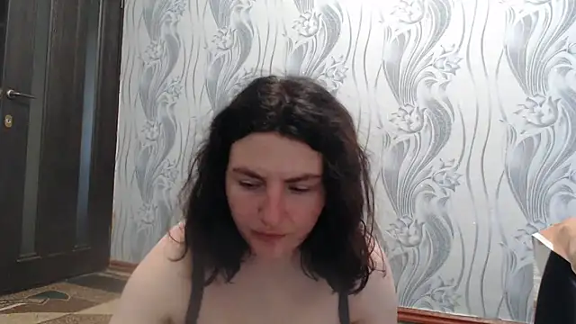 Snapshot of AlinaxJames chatting on 06/05/26, 08:53 AlinaxJames online show from 06/05/26, 08:53