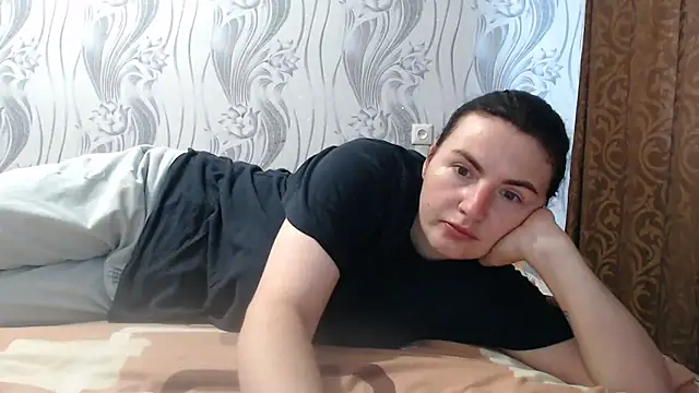 Snapshot of AlinaxJames chatting on 06/13/26, 08:34 AlinaxJames online show from 06/13/26, 08:34