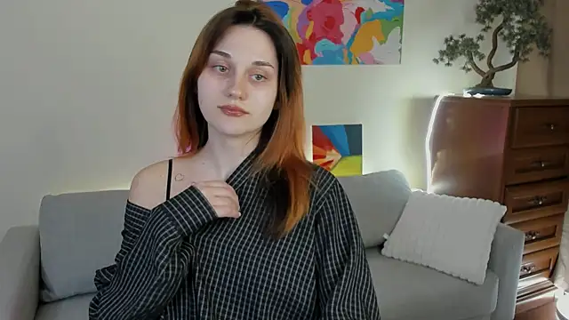 Snapshot of elani_lune chatting on 04/28/26, 04:01 elani lune online show from 04/28/26, 04:01