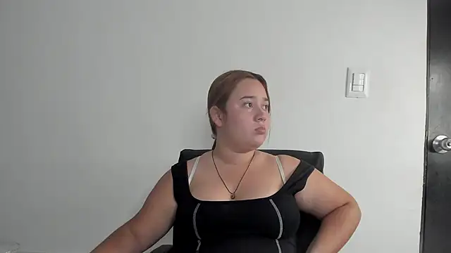 Snapshot of lolabunnysc chatting on 05/26/26, 12:01 lolabunnysc online show from 05/26/26, 12:01